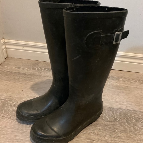 CLOTHING - Picture 2 of 11